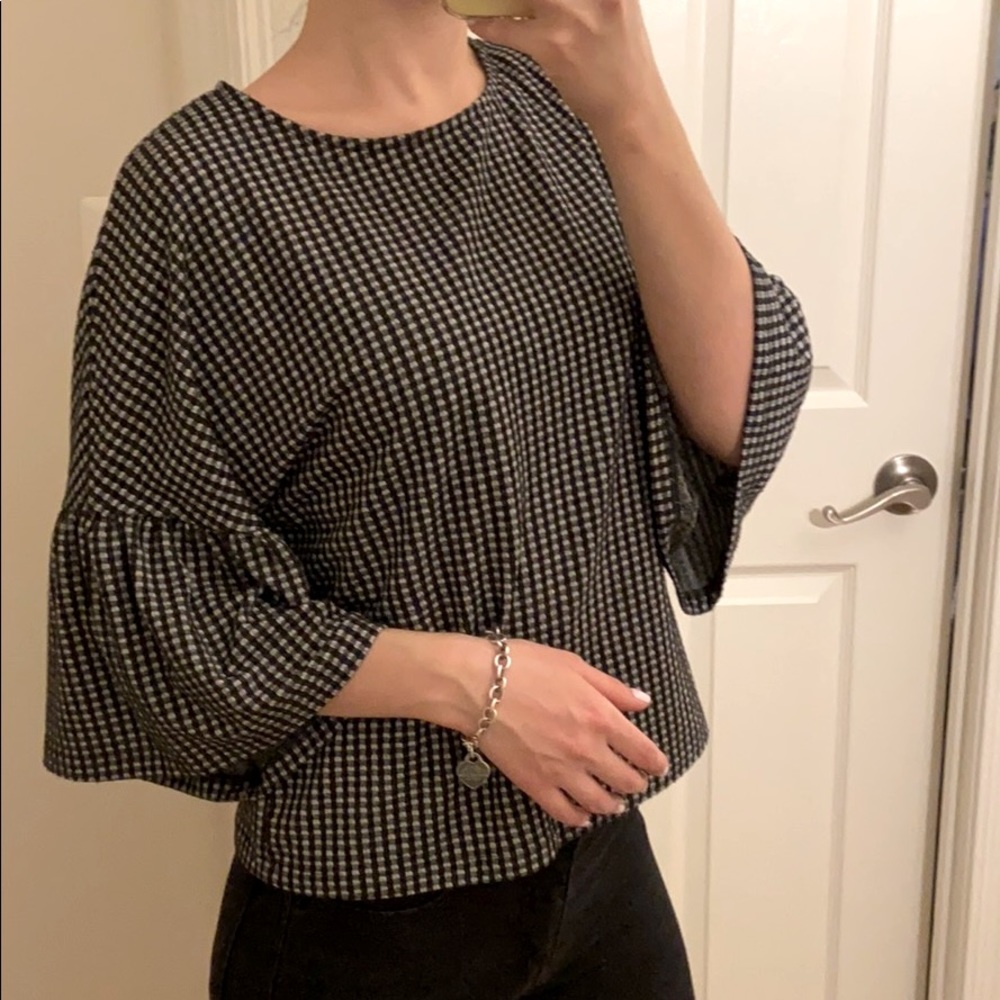 Zara || ruffle sleeve top